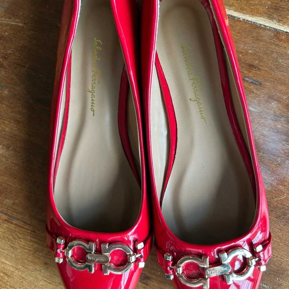 BNWOT - Salvatore Ferragamo Red Patent Leather Ballet Flats - size 7 - Picture 2 of 9